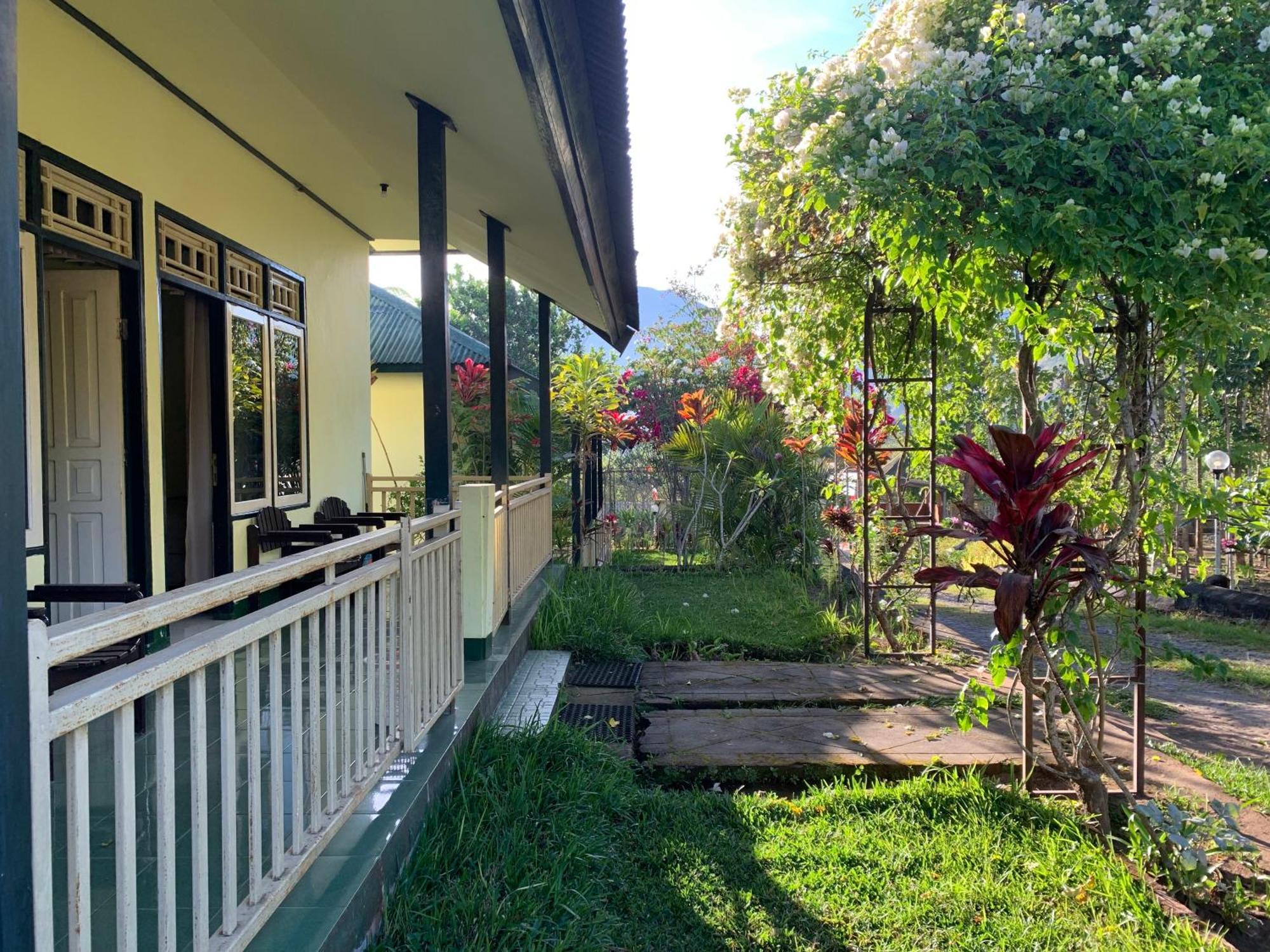 Lembah Rinjani Villa & Resto Syariah By Ecommerceloka Сембалун Лауанг Екстериор снимка