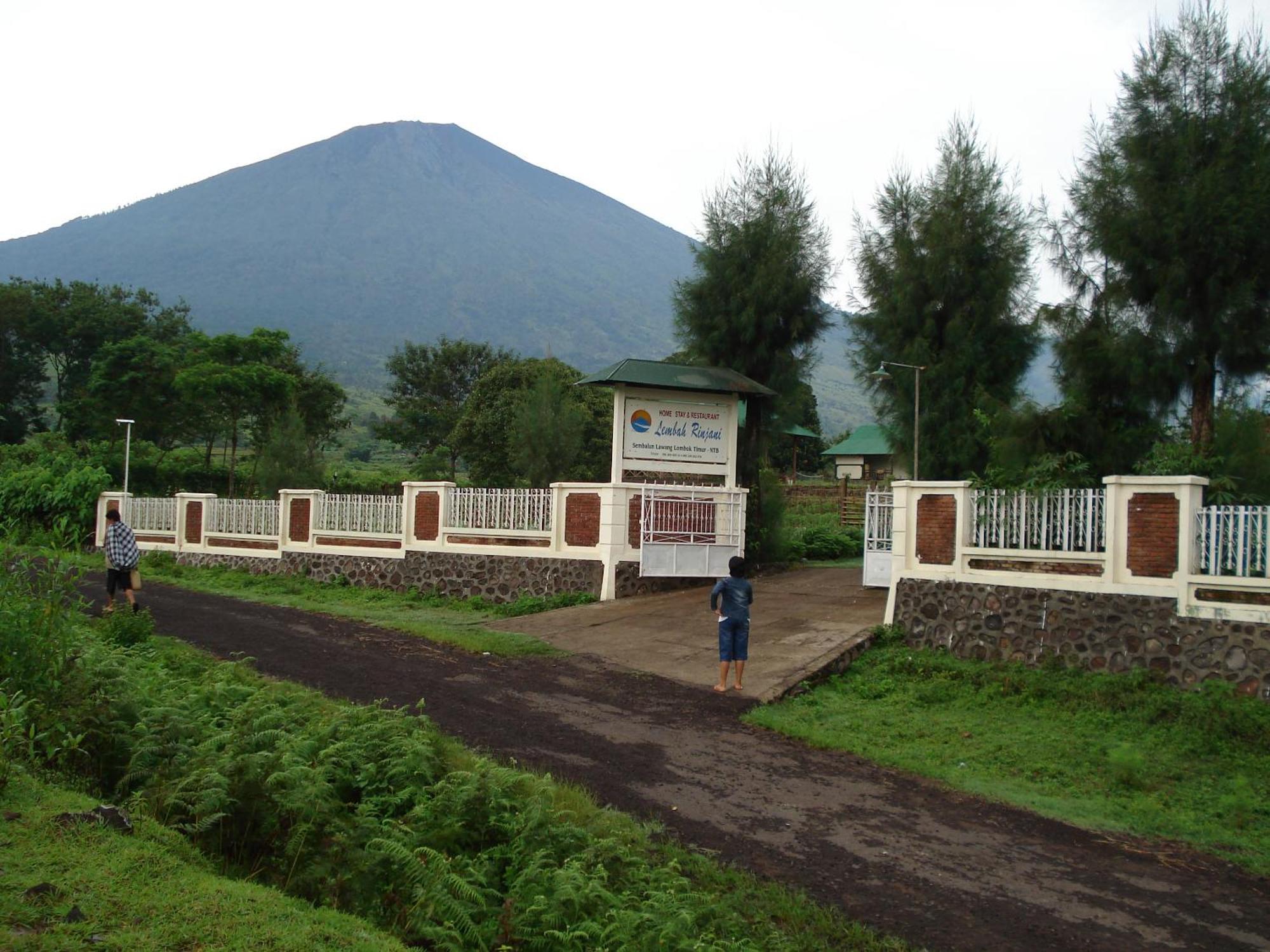 Lembah Rinjani Villa & Resto Syariah By Ecommerceloka Сембалун Лауанг Екстериор снимка